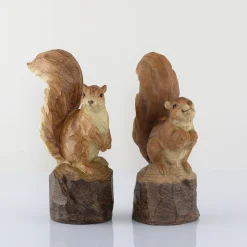 Deko Eichhörchen auf Stamm, Eichhörchen in Holzoptik, 33cm, Resin