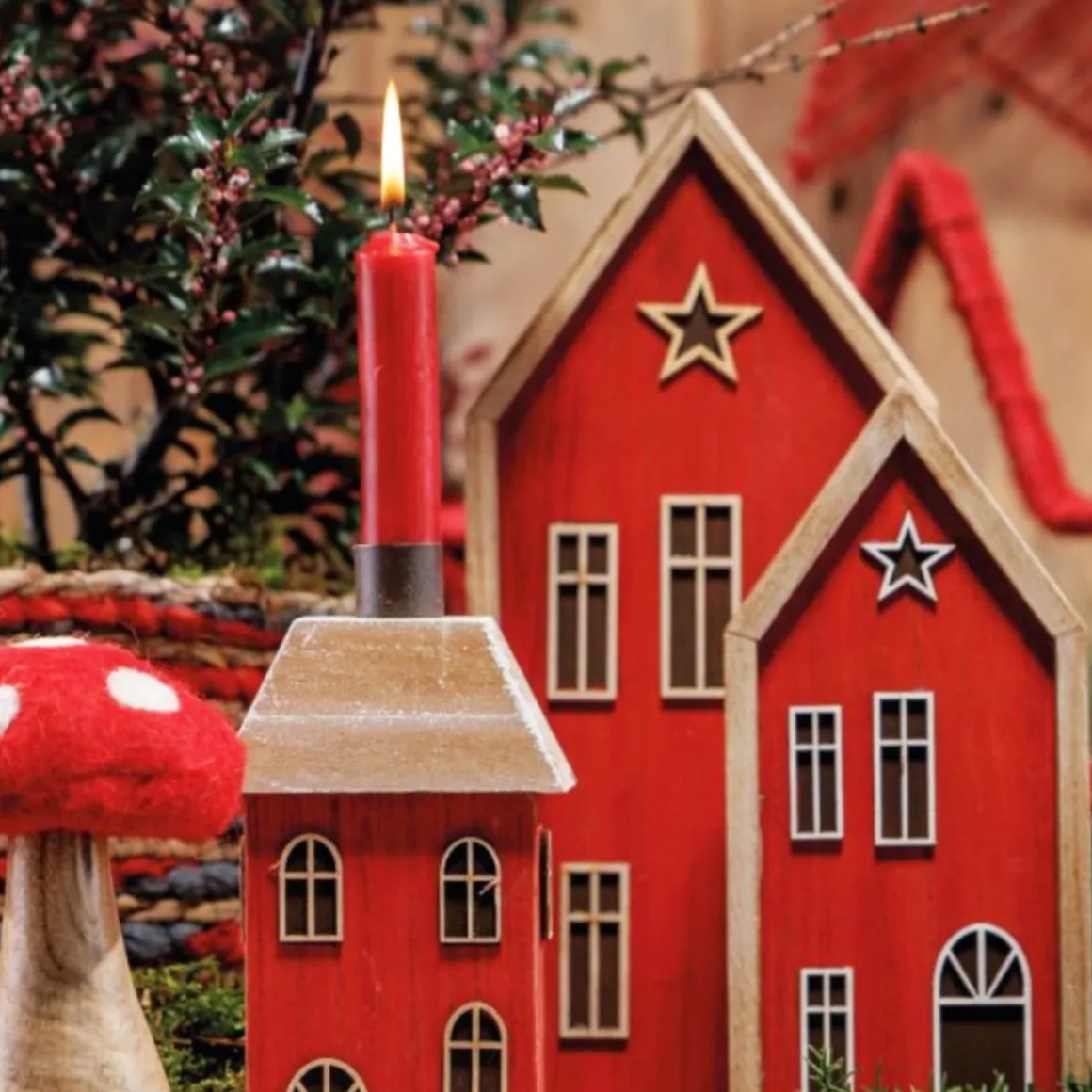 Deko Haus, Weihnachtshaus, Holzhaus mit Stern, rot-natur, 9x22cm, Aufsteller