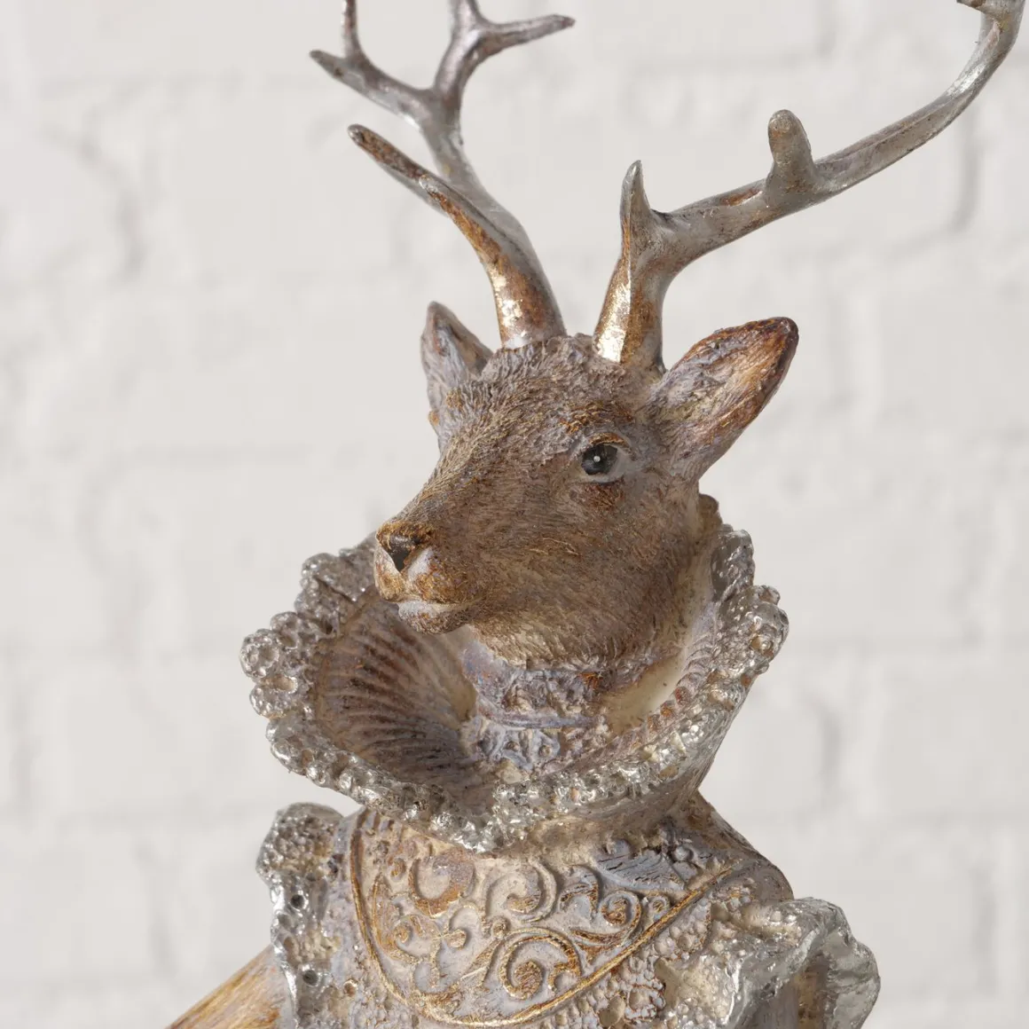 Deko Hirsch Jenno, edler Winterhirsch im Frack oder Kleid, 42cm, Boltze Home Collections