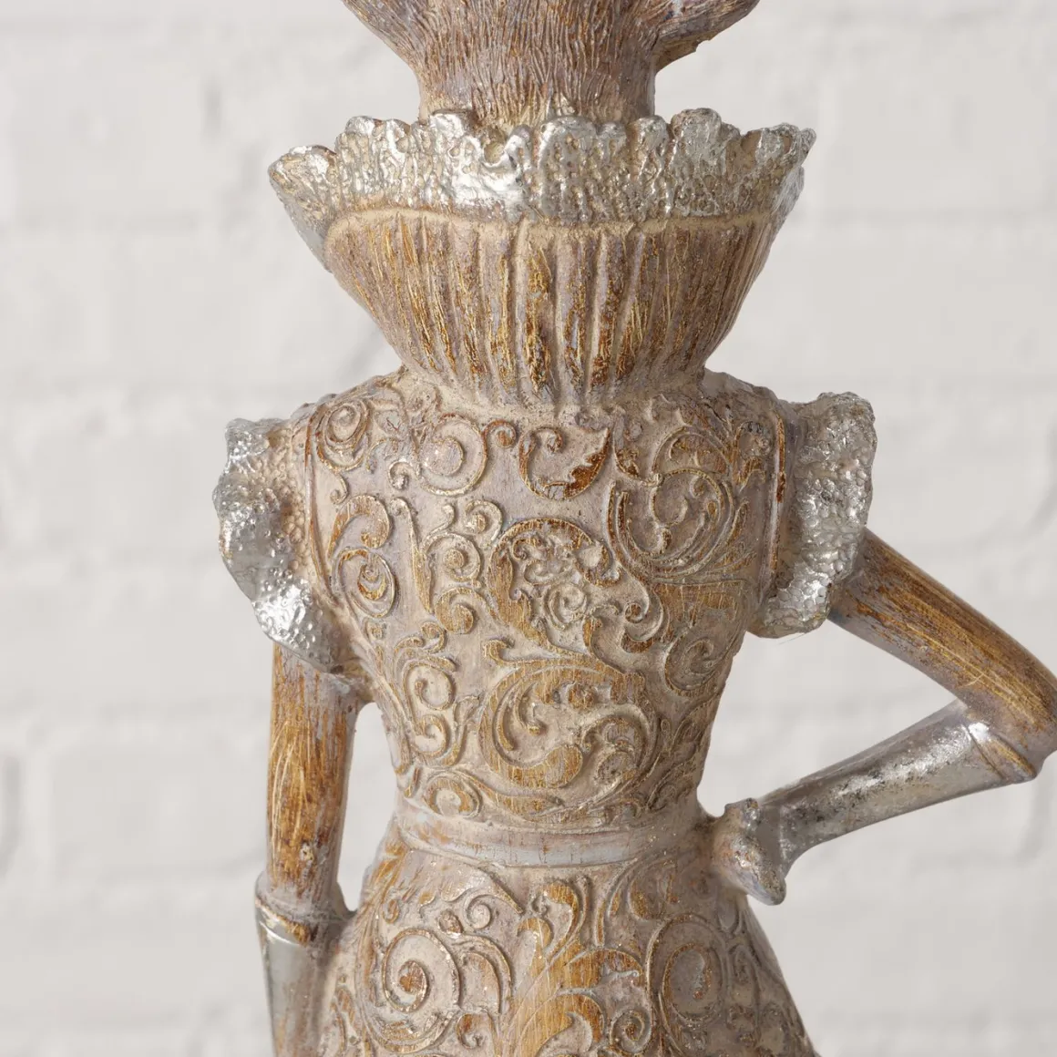 Deko Hirsch Jenno, edler Winterhirsch im Frack oder Kleid, 42cm, Boltze Home Collections