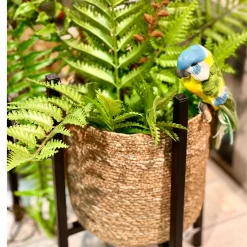 Deko Vogel bunt, Wellensittich auf Holzstange, blau-gelb-grün, 28cm