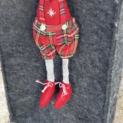 Deko Wichtel, Weihnachtsmaus Lenny mit Schlackerarme und Bammelbeine, rote Hose, 53cm