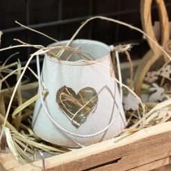 Deko Windlicht mit Herz und Blumenhänger, weiß used look, 12cm, Metall