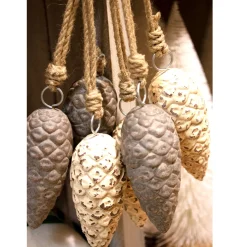 Deko Zapfen, Tannenzapfen cremeweiß used look, Zapfenhänger aus Keramik, 13cm