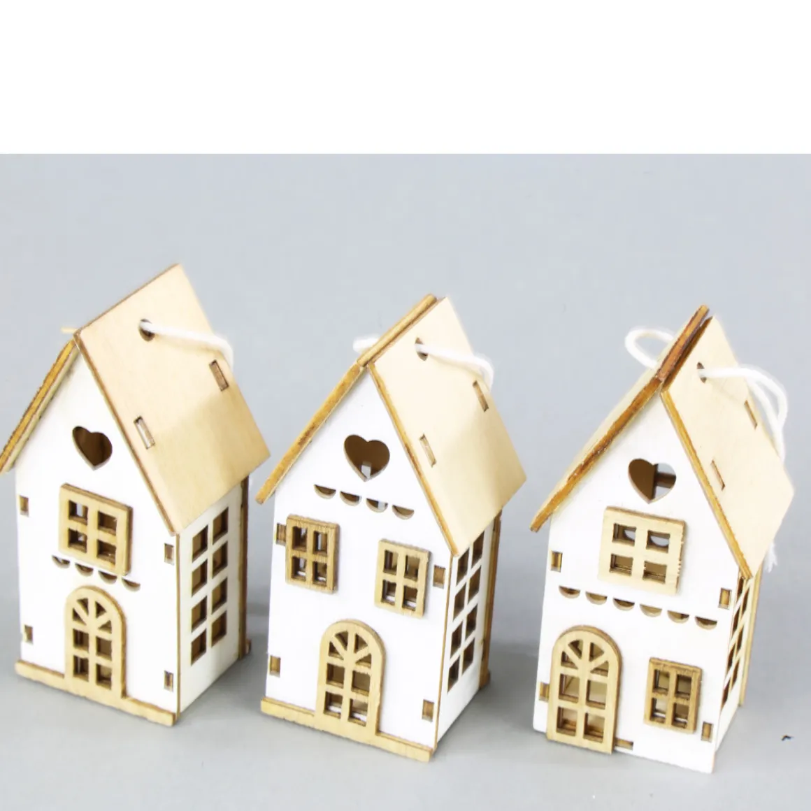 Deko Häuschen Landhaus, 3er Set Holzhäuser, weiß-natur, 12x8cm, zum Stellen oder Hängen