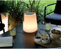 LED Tischleuchte mit Lautsprecher, Gartenlicht aufladbar, warmes weiß, outdoorgeeignet, 21x32cm