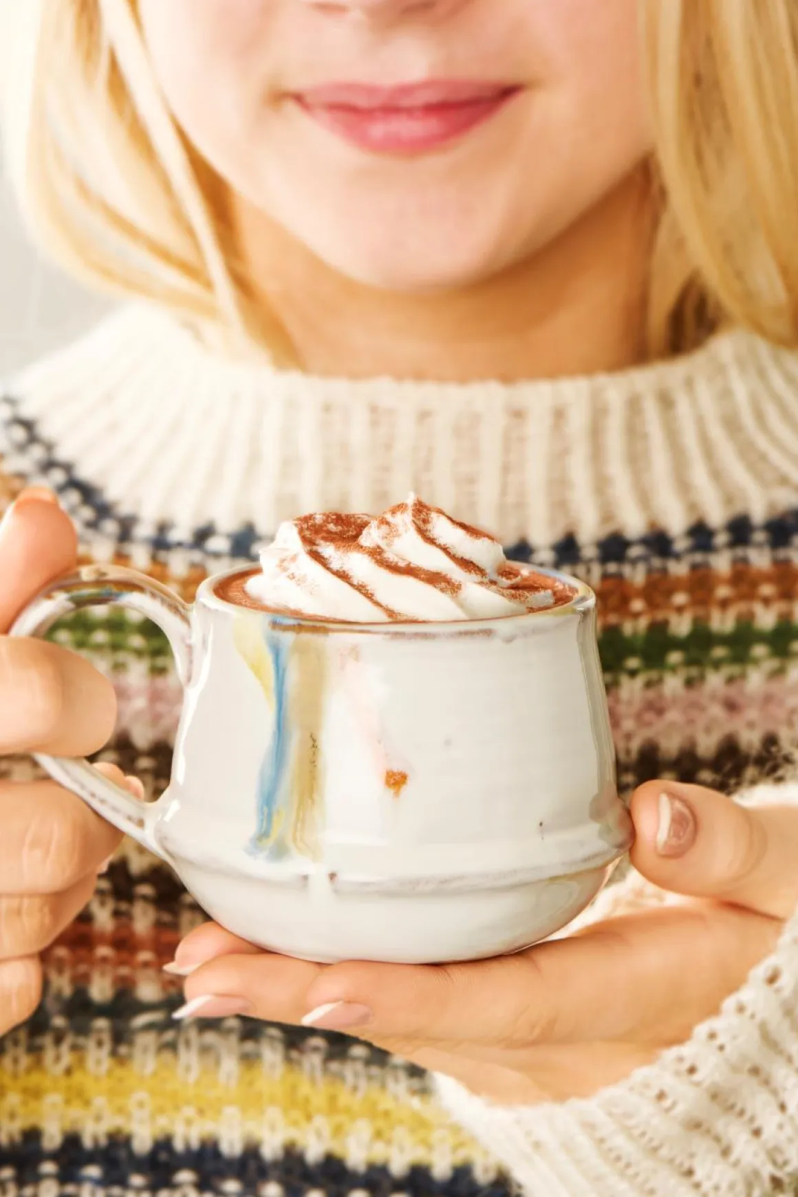 Tasse Kalmar mit Henkel mehrfarbige Streifen, rustikale Steingut-Tasse, Ib Laursen