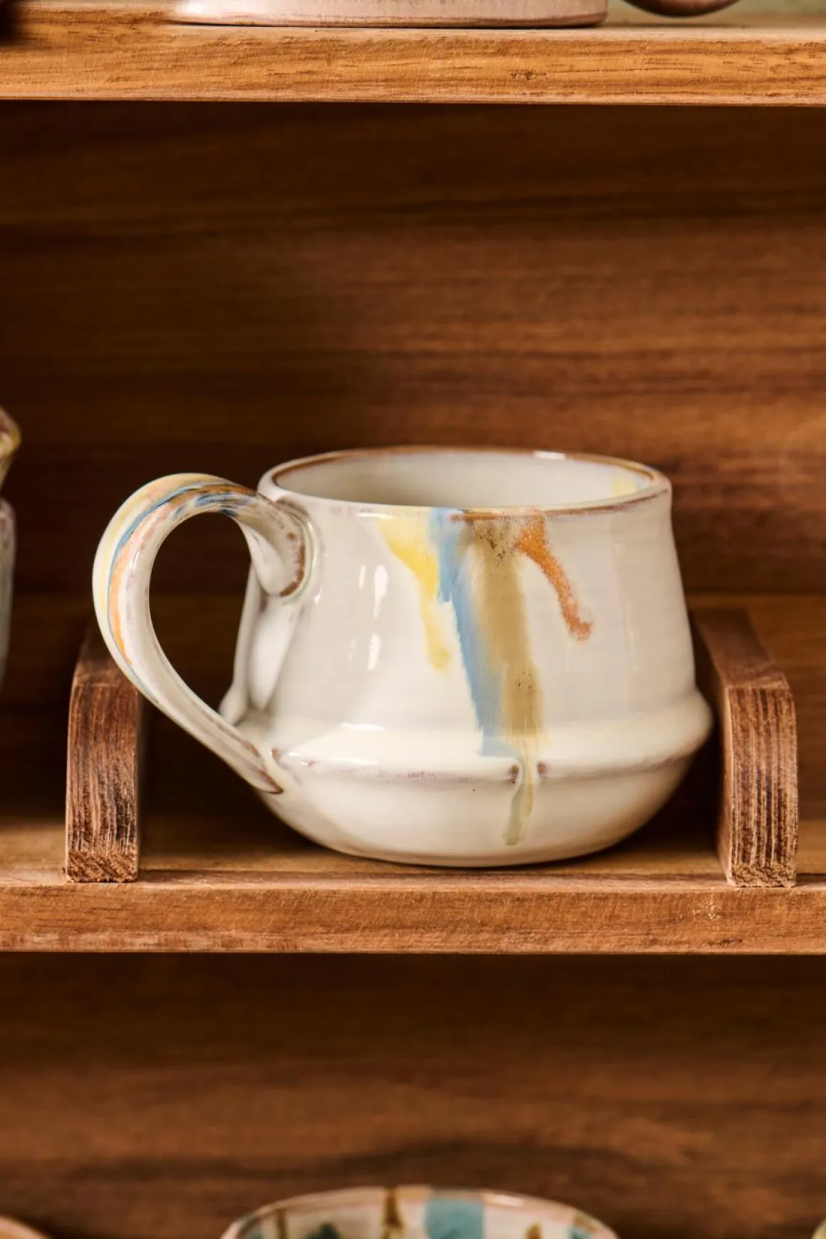 Tasse Kalmar mit Henkel mehrfarbige Streifen, rustikale Steingut-Tasse, Ib Laursen